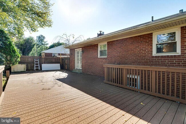 Building Photo - 869 Patrick Henry Dr