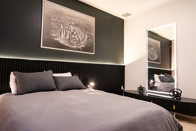 Building Photo - 214 C St