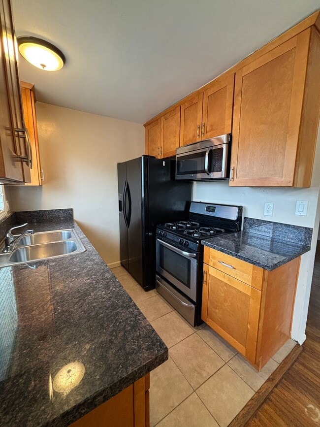 Building Photo - Victory, 1700-1702