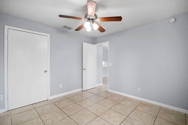 Building Photo - 5447-5449 10th Ave