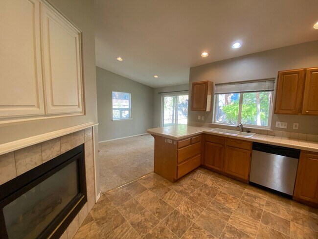 Building Photo - Spacious 2 Bedroom + office! Large yard!  ...