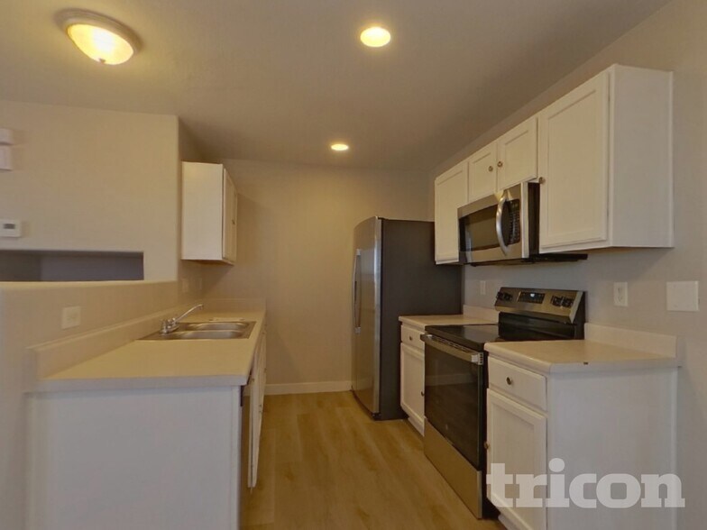 Building Photo - 10115 Hudson St