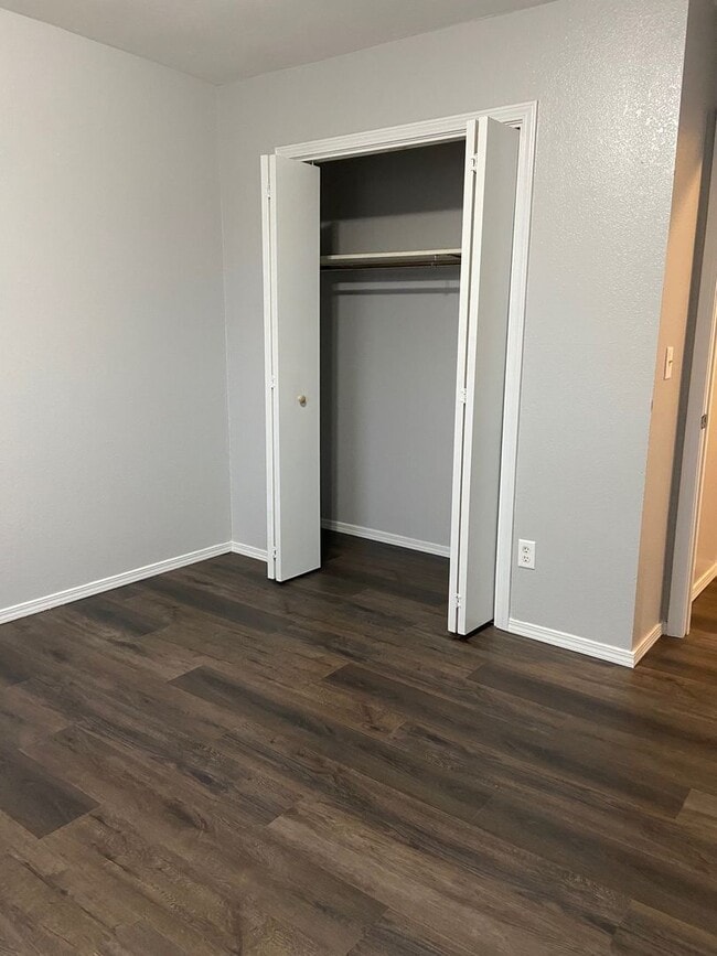 Building Photo - Single Family Home in Branson