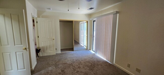 Building Photo - Spacious 3-bedroom, 2-bath multi-family home