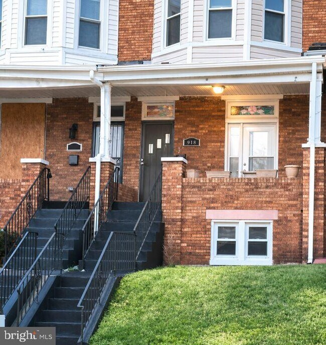 Building Photo - 918 N Bentalou St