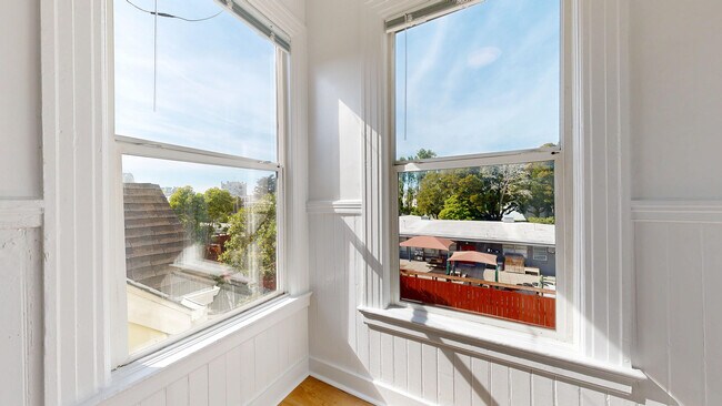 Building Photo - 1233 Laguna St