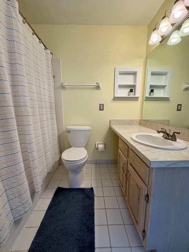Building Photo - Stunning 3-Bedroom Townhome Nestled in Andorra Woods! Available mid-August!