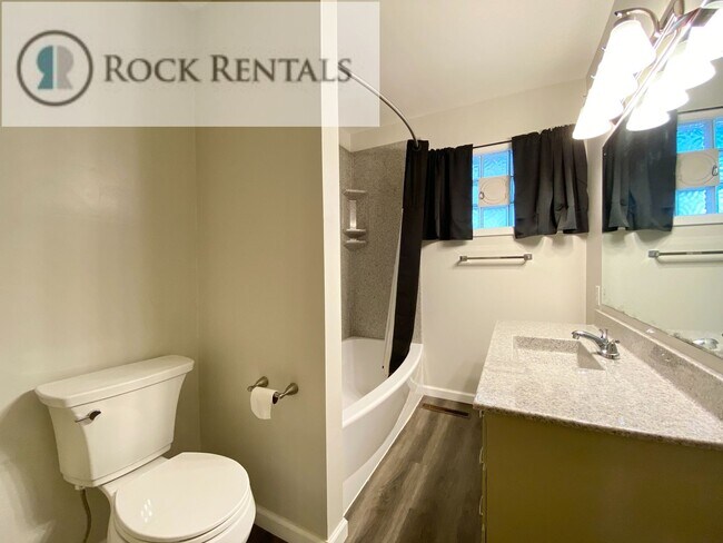 Building Photo - 228 E 5th Ave