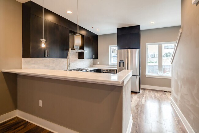 Building Photo - Northern Liberties Townhome with Garage