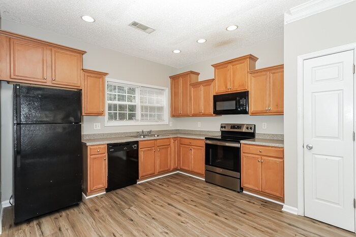 Building Photo - 6427 Olmadison Ln