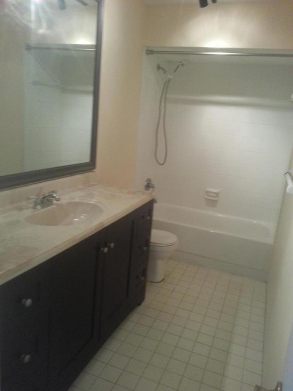 Building Photo - 3040 NE 16th Ave