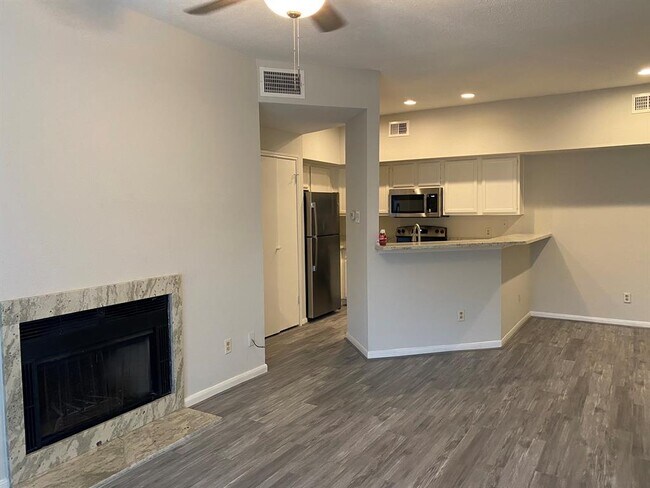 Building Photo - 2121 El Paseo St