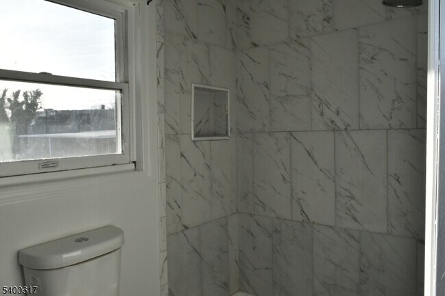 Building Photo - 129 Central Pl