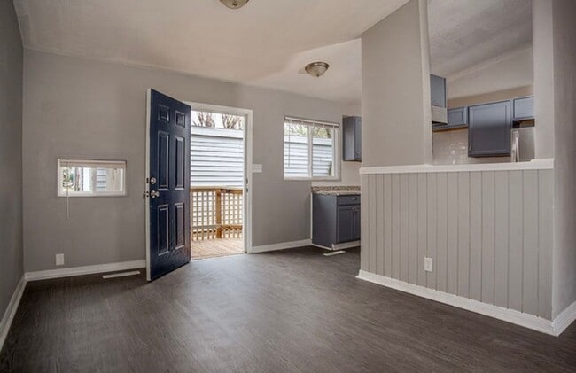 Building Photo - COMING SOON! 3 Bed 1 Bath home in Kansas C...