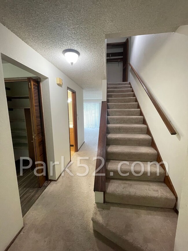 Building Photo - $500 Off 1st Full Month! 2 Bedroom Townhom...