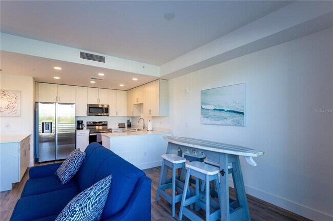 Building Photo - 1709 N Tamiami Trl