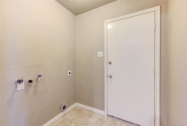 Building Photo - 1371 New Tree Ln