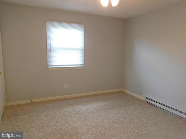 Building Photo - 14 Bel Voi Dr