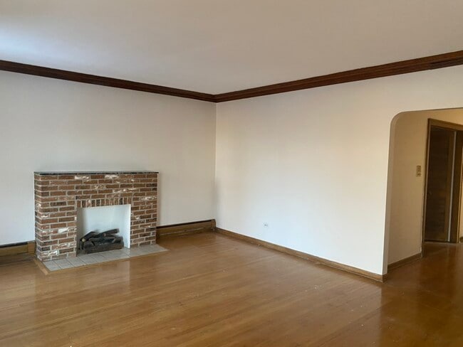 Building Photo - 5839 W Midway Park