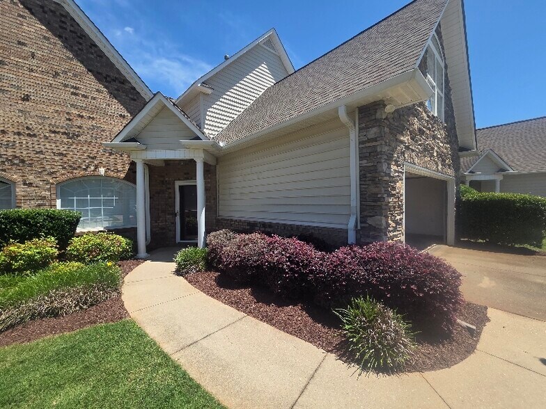 Building Photo - 418 Rosemeade Ct