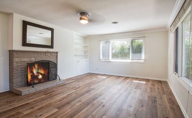 Building Photo - 2412 Via Marina