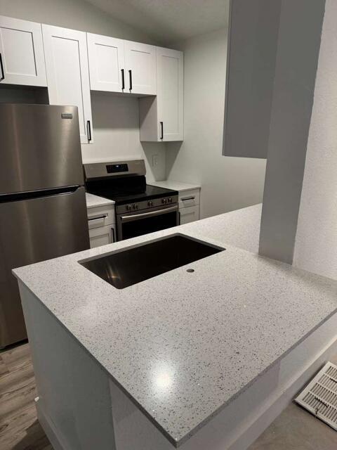 Building Photo - 2831 N Oakland Forest Dr