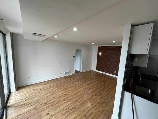 Building Photo - 448 River Rd