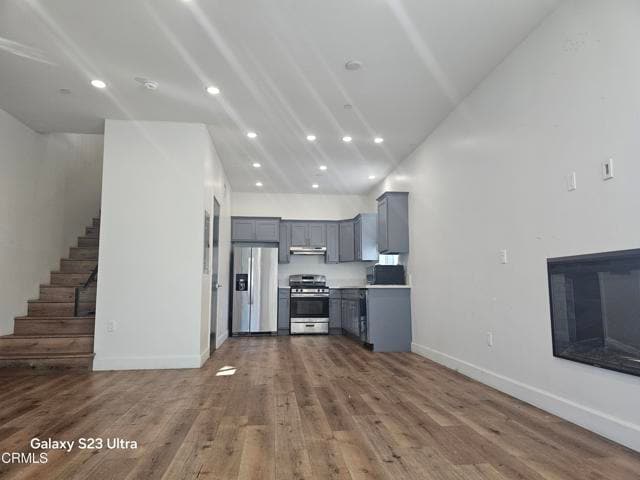 Building Photo - 14550 Burbank Blvd