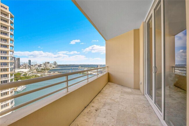 Building Photo - 808 Brickell Key Dr