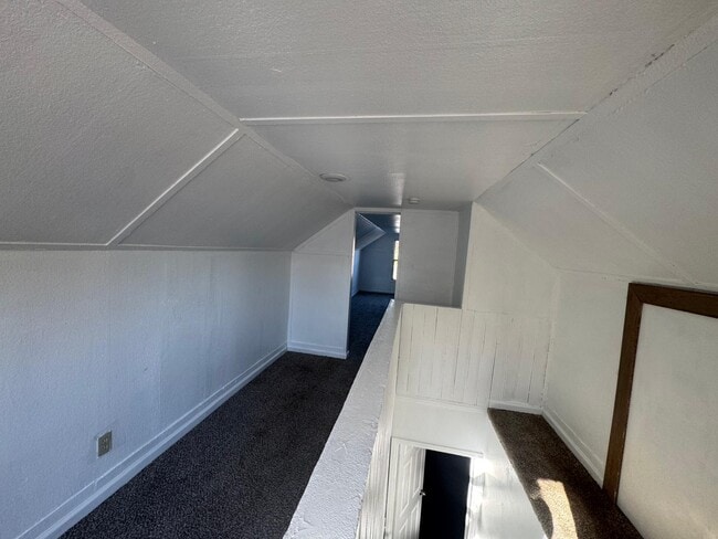 Building Photo - 19029 Plainview Ave