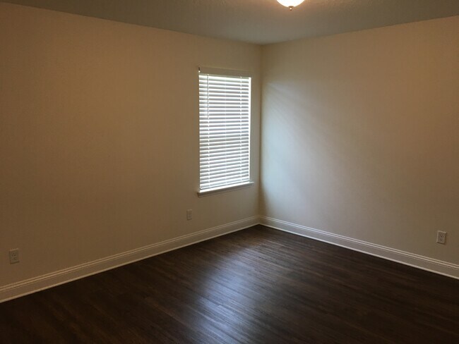 Building Photo - 3173 Creek Village Ln