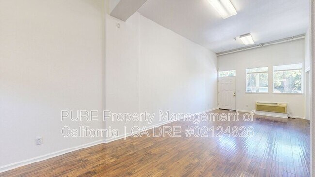 Building Photo - 154 Railroad Ave