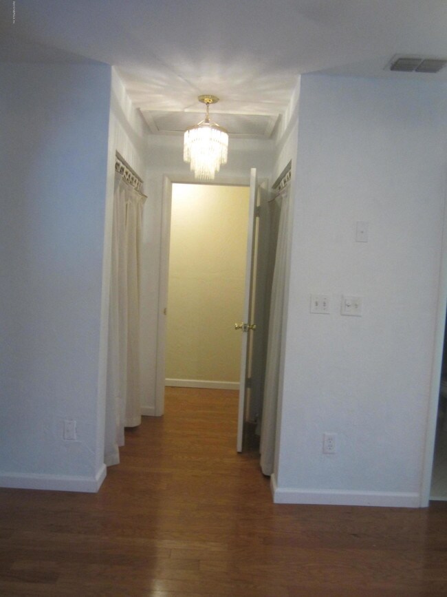Building Photo - 4401 Seagate Ln N