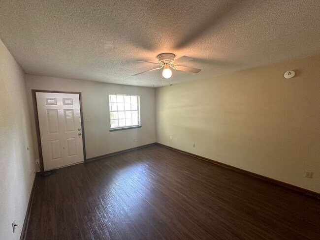 Building Photo - 2072 Pats Place