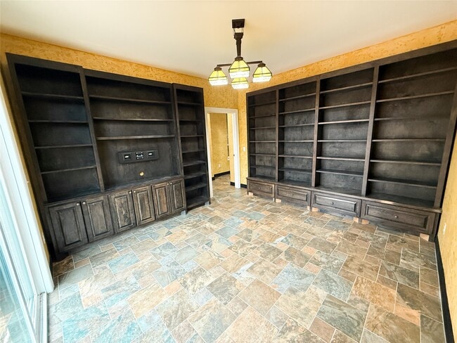 Building Photo - 12250 Charlotte Dr