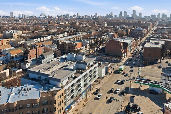 Building Photo - 1610 W Fullerton Ave