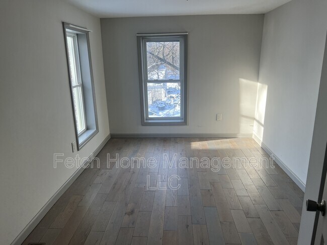 Building Photo - 34 N Lee St