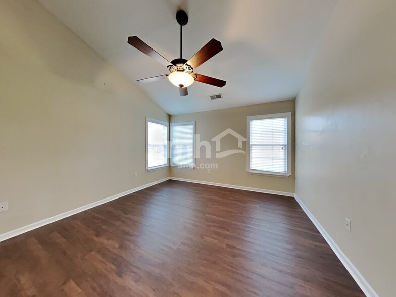 Building Photo - 133 Milroy Ln