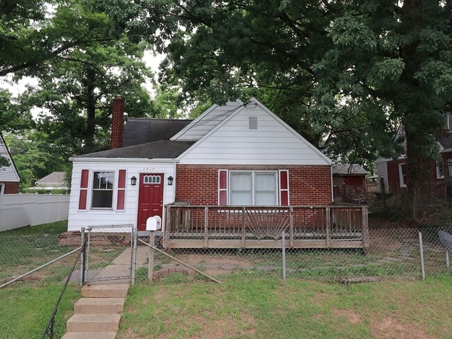 Primary Photo - 6838 Barton Rd