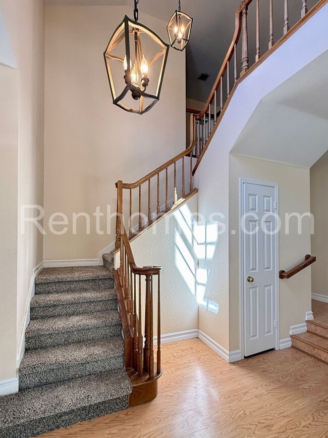 Building Photo - 10384 Barrywood Way