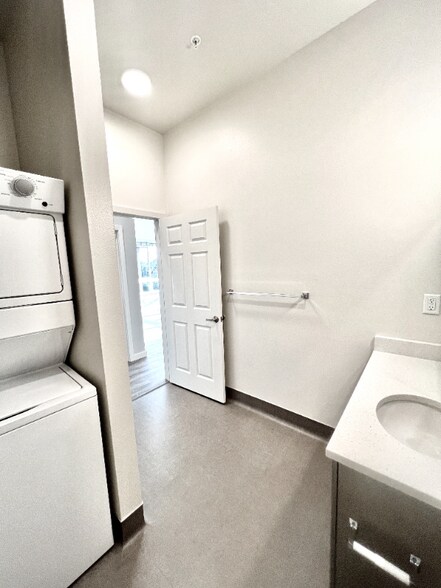 Building Photo - 2330 Yakima Ct