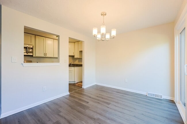 Building Photo - 63 Trailside Way