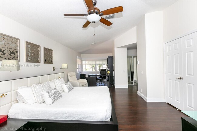 Building Photo - 2564 Jardin Ct