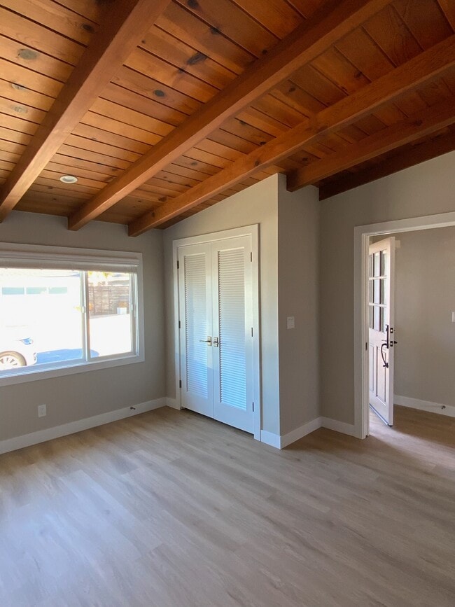 Building Photo - 150 Damar St
