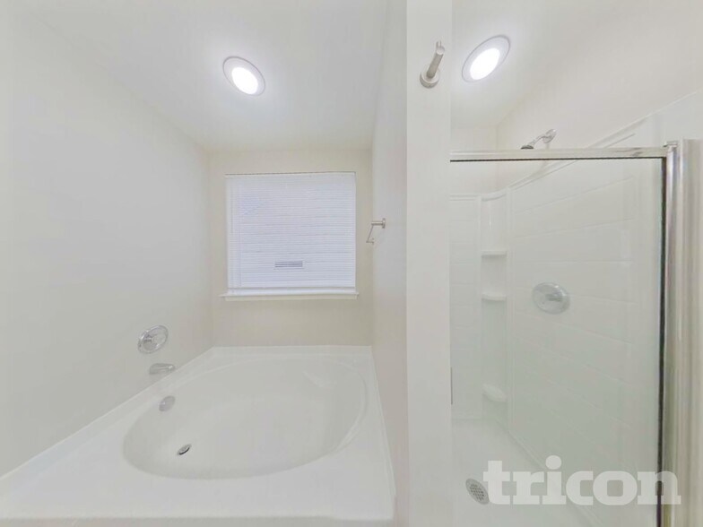 Building Photo - 11709 Oak St