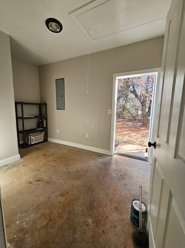 Building Photo - 21387 Fir Ln