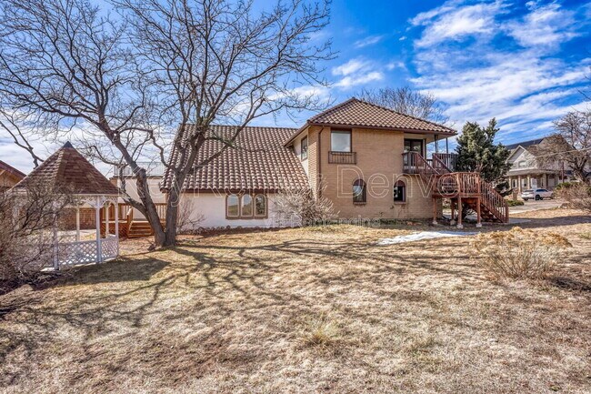 Building Photo - 990 Beech St