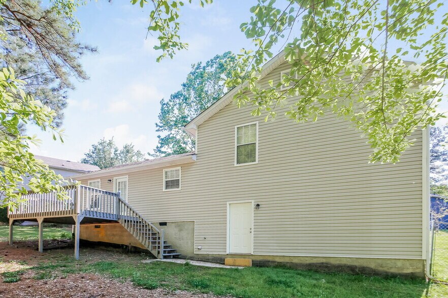 Building Photo - 105 Salem Pl