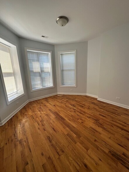 Building Photo - 4240 W Gladys Ave