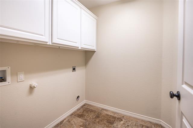 Building Photo - 8609 Forsythia Dr